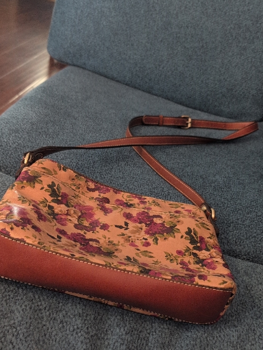 Patricia Nash Floral Crossbody Bag - Picture 2 of 6